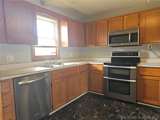 Primary bedroom — 611 Oak Street Eldon Missouri real estate