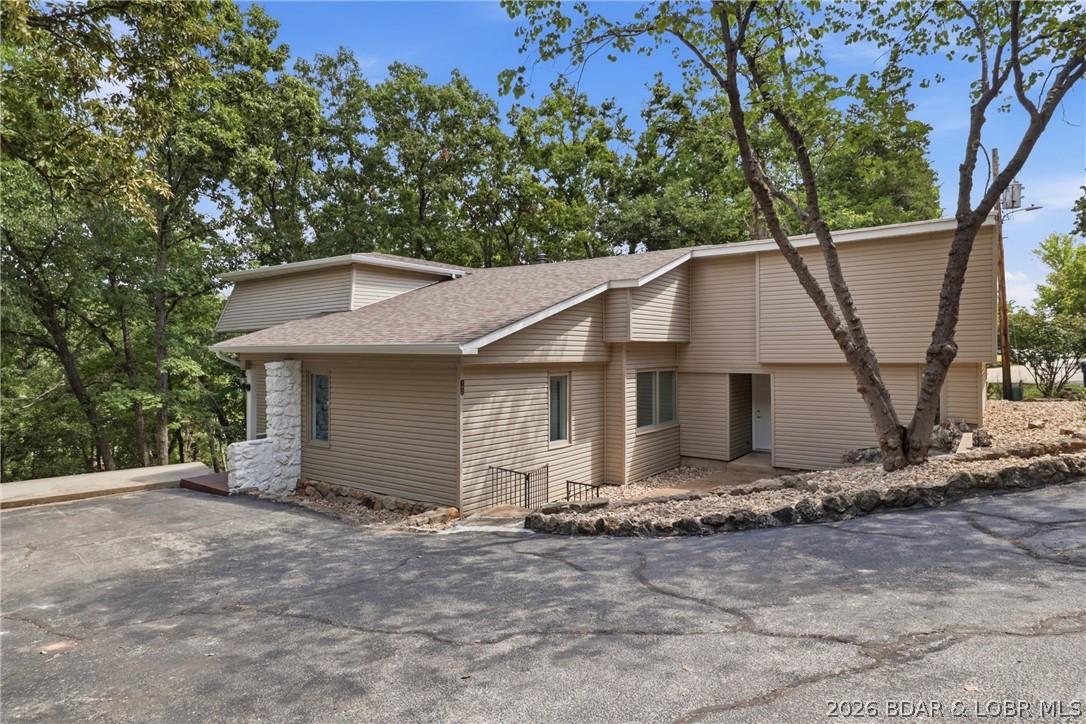 182 Black Hawk Terrace Lake Ozark Missouri 4 bedroom 2 bathroom home for sale listed at $375,000