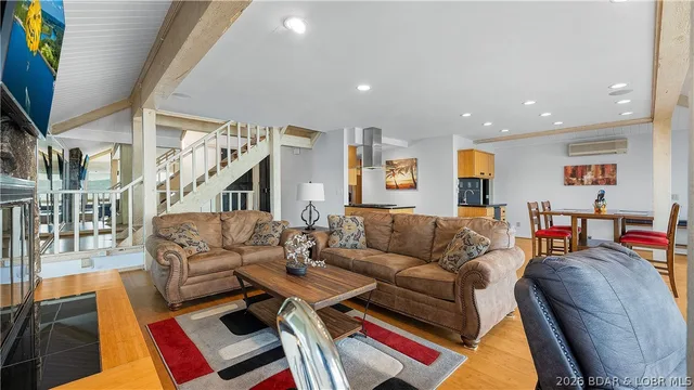 Living room — 33 Abaco Point Osage Beach Missouri real estate