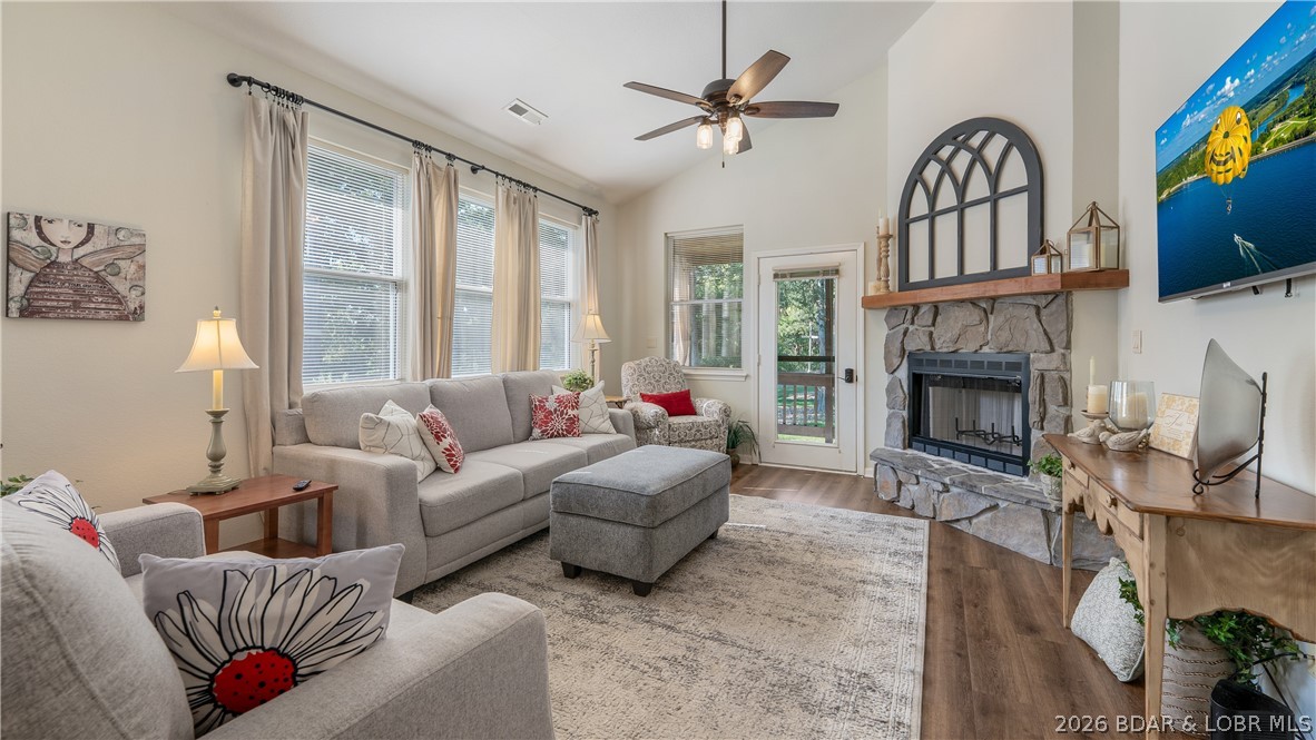 205 Weiskopf Way Camdenton Missouri 2 bedroom 2 bathroom home for sale listed at $329,500