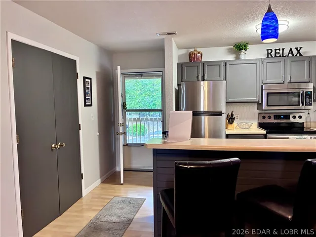 Living room — 2500 Bay Point Lane Osage Beach Missouri real estate