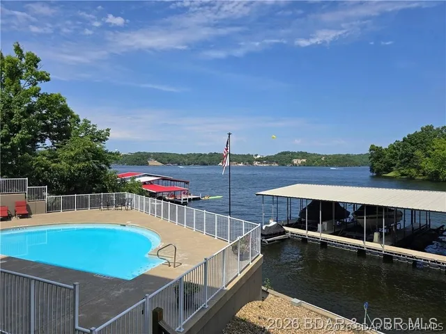 Front exterior — 305 Thornsberry Road Lake Ozark Missouri real estate