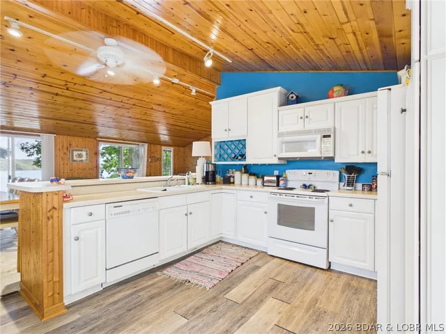Primary bedroom — 536 Shawnee View Drive Sunrise Beach Missouri real estate