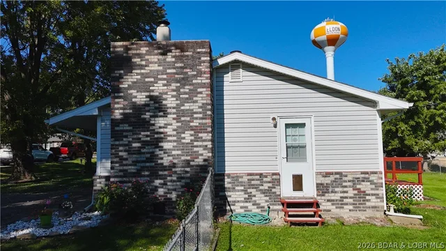 Primary bedroom — 301 Haynes Street Eldon Missouri real estate