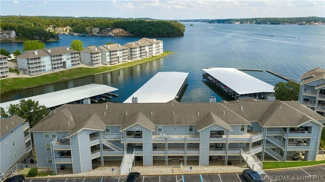 Primary bedroom — 404 Regatta Bay Circle Lake Ozark Missouri real estate