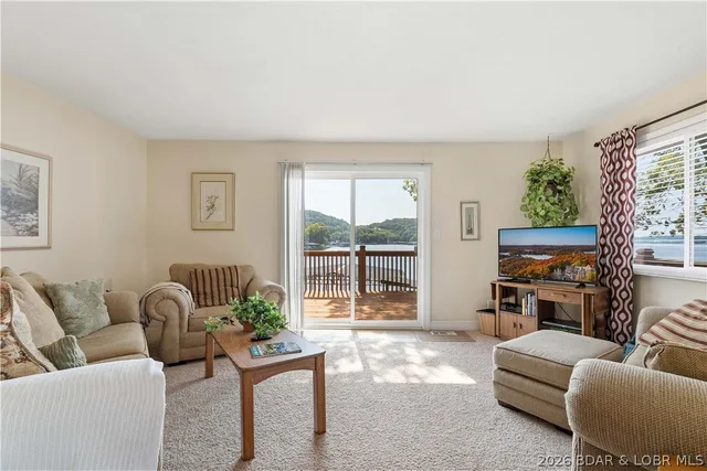 Primary bedroom — 100 Amber Road Sunrise Beach Missouri real estate