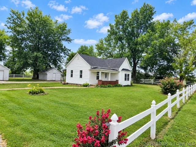 9914 Highway 52, Versailles MO