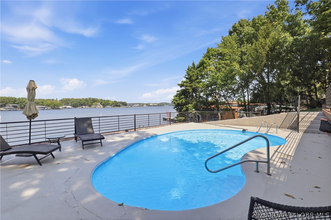 69 Joyce's Point Four Seasons Missouri 5 bedroom 4 bathroom home for sale listed at $2,500,000