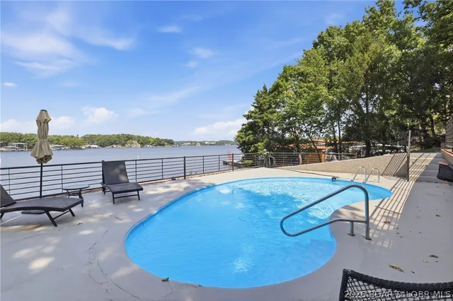 69 Joyce's Point, Four Seasons MO