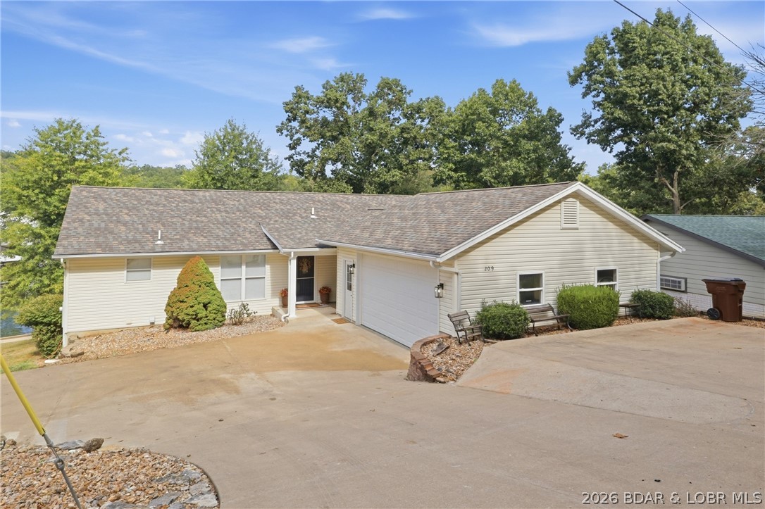 209 Hickory Grove Drive Linn Creek Missouri 5 bedroom 4 bathroom home for sale listed at $925,000