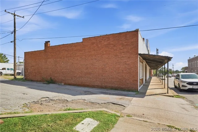 Primary bedroom — 205 1st Street Eldon Missouri real estate