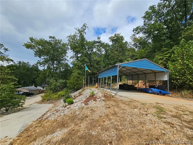 Primary bedroom — 30031 Oak Knoll Road Rocky Mount Missouri real estate