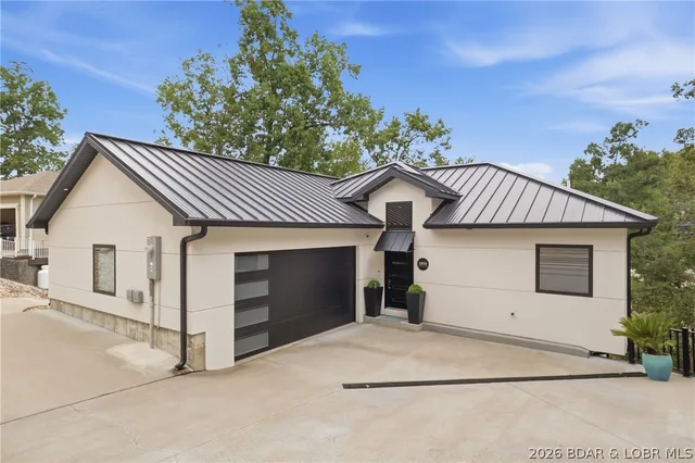 1169 Beacon Pointe Circle, Lake Ozark MO