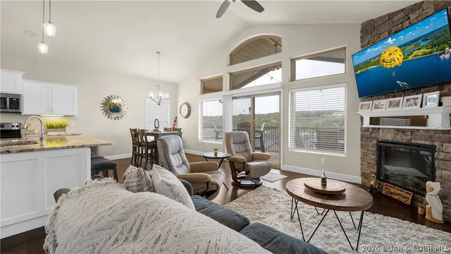 Kitchen — 612 Tuscany Drive Camdenton Missouri real estate