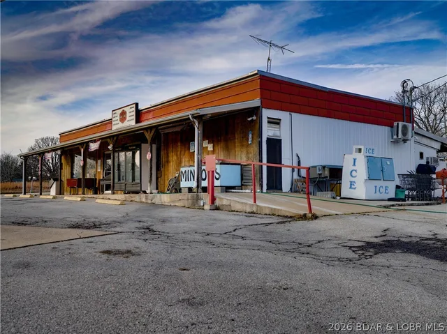 Primary bedroom — 11125 MO-7 Highway Climax Springs Missouri real estate