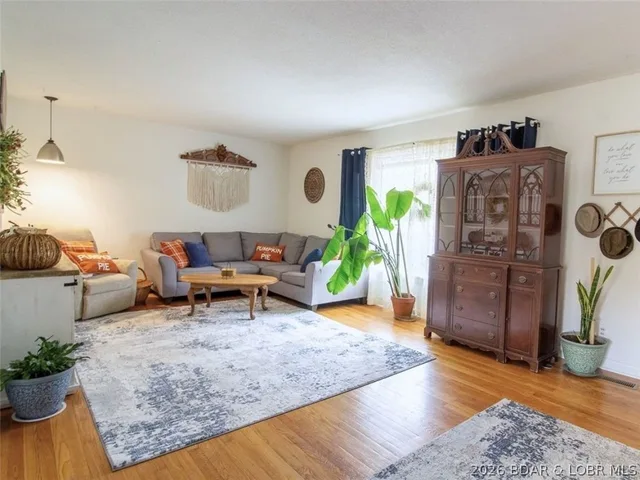 Primary bedroom — 837 Woodlawn Drive Warsaw Missouri real estate