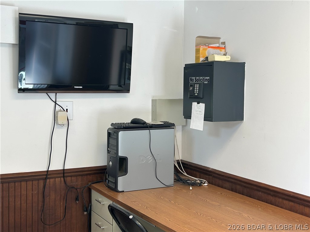 Photo 11