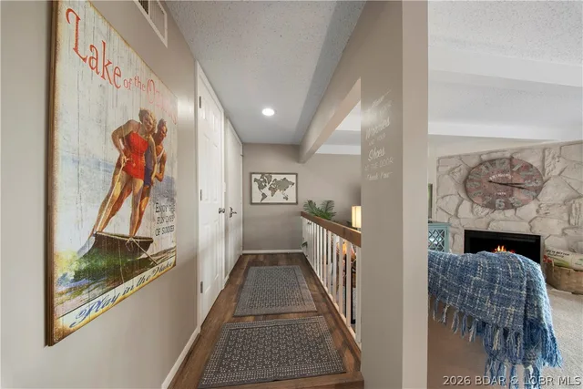 Primary bedroom — 113 Water's Edge Court Four Seasons Missouri real estate