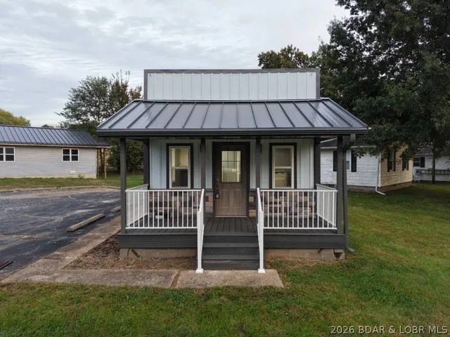 Kitchen — 502 North Highway 5 Versailles Missouri real estate