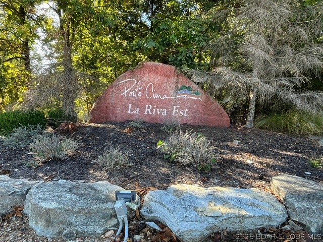 1371A Via Del Lago Drive, Sunrise Beach MO