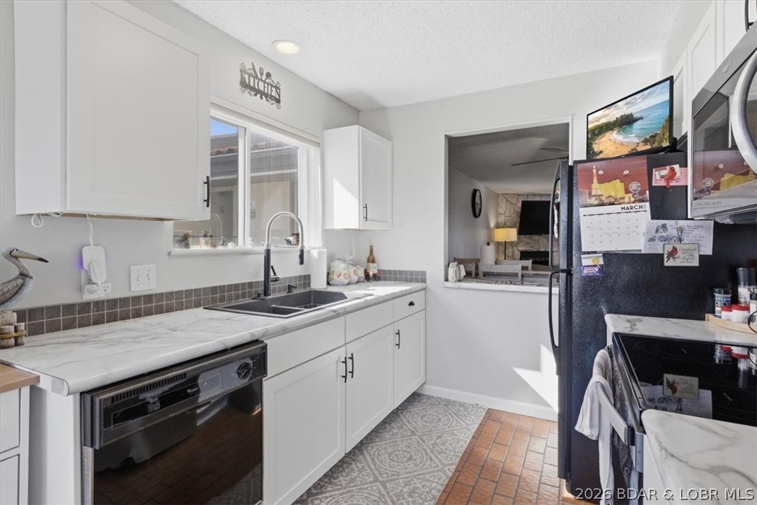 35 Casa Blanca Court, Lake Ozark MO