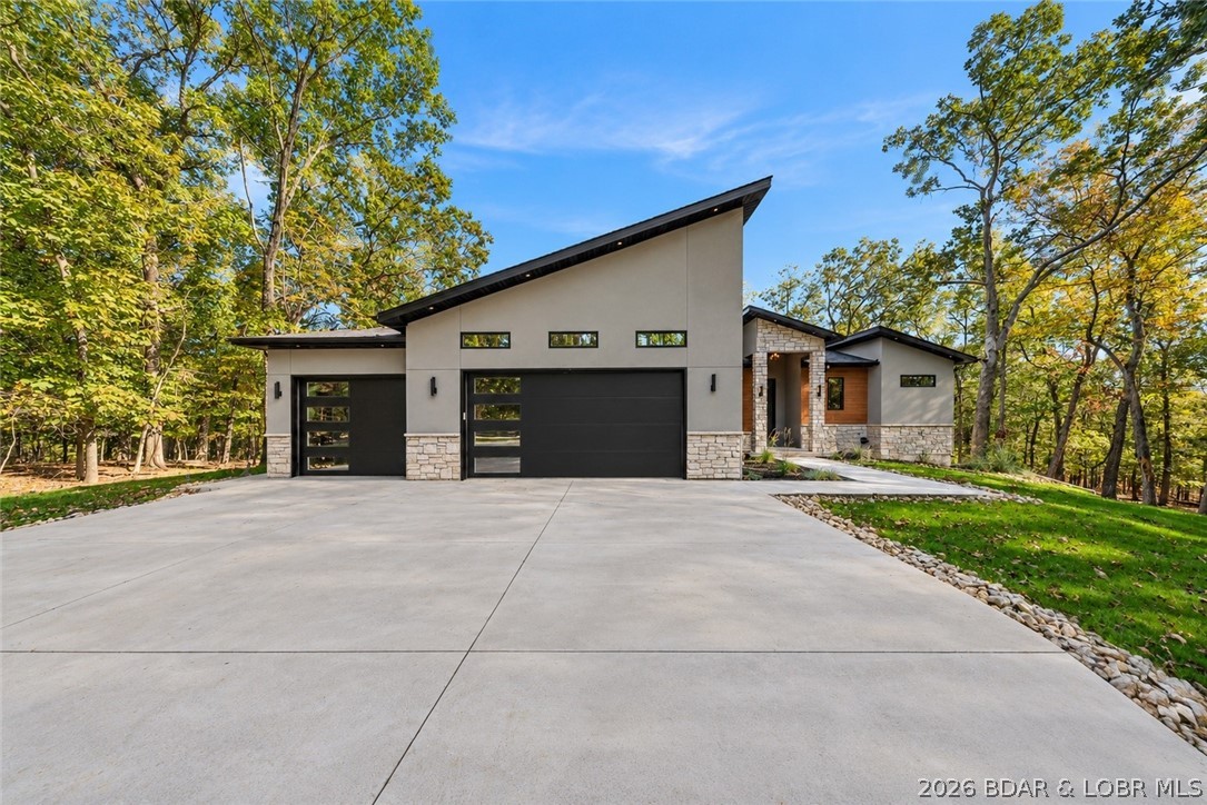 105 Fairoaks Lane, Sunrise Beach MO