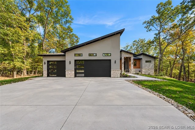 105 Fairoaks Lane, Sunrise Beach MO