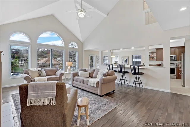 Living room — 520 Eagle Drive Lake Ozark Missouri real estate