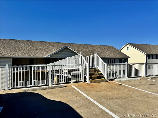 Front exterior — 1418 Ledges Osage Beach Missouri real estate