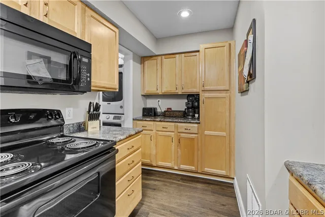 Primary bedroom — 33 Buoyant Place Osage Beach Missouri real estate