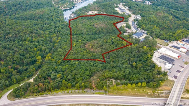 Primary bedroom — Mace & Holiday Shores Drive Osage Beach Missouri real estate