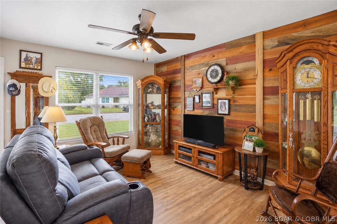 307 N Oak Street Eldon Missouri 3 bedroom 2 bathroom home for sale listed at $219,000