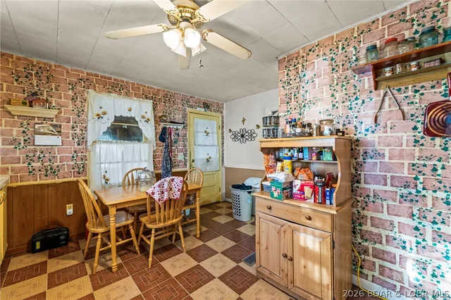 Living room — 6606 Vaughn Ford Road Russellville Missouri real estate