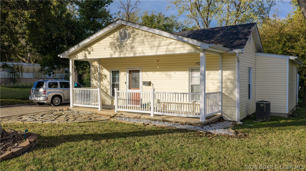 201 N Walnut Street, Eldon MO