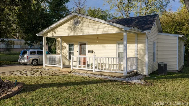 201 N Walnut Street, Eldon MO