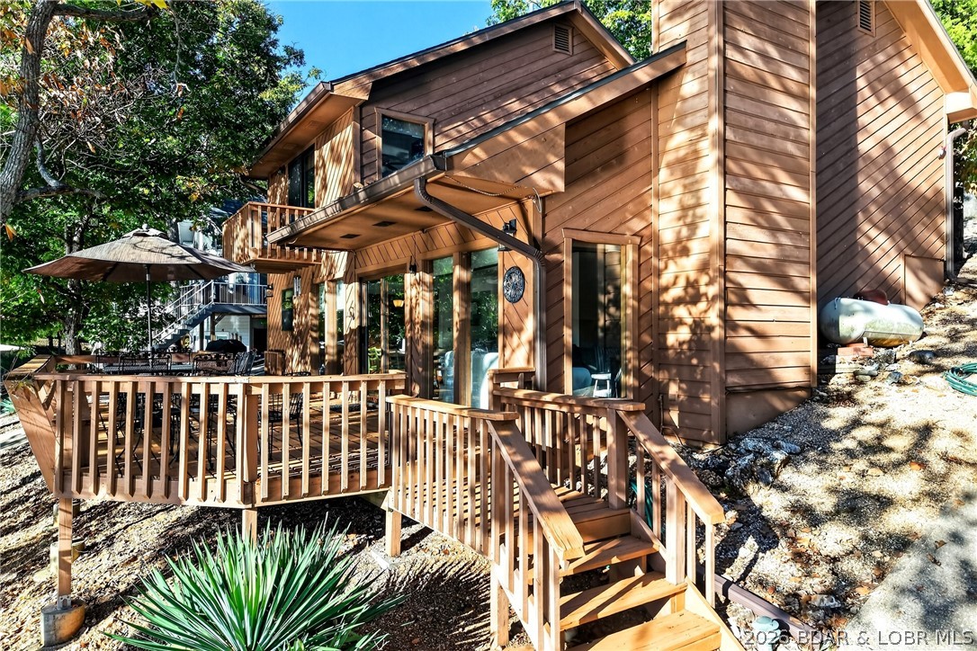 141 Fallen Oak Circle, Sunrise Beach MO