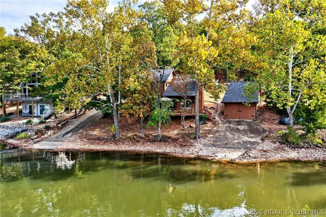 141 Fallen Oak Circle, Sunrise Beach, MO