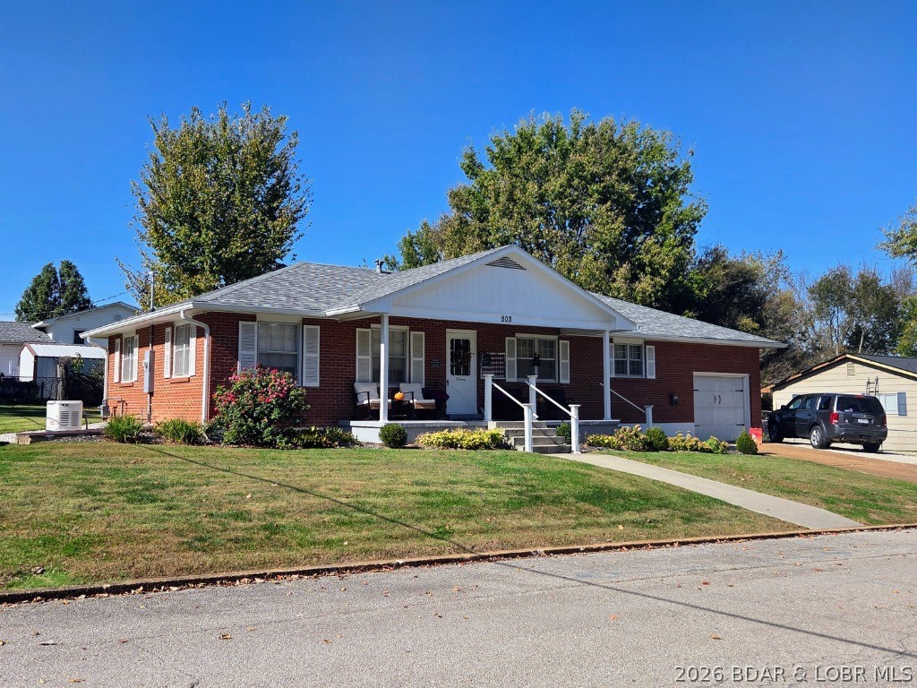 503 Pecan Street Eldon Missouri 3 bedroom 3 bathroom home for sale listed at $229,000