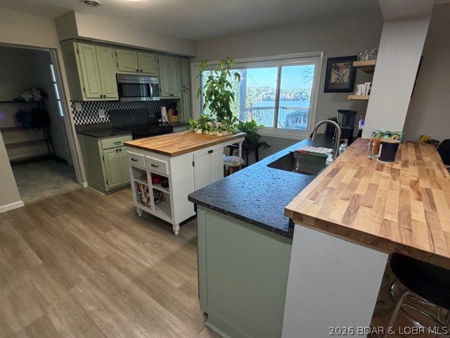 Backyard — 207 Sunset Cove Sunrise Beach Missouri real estate