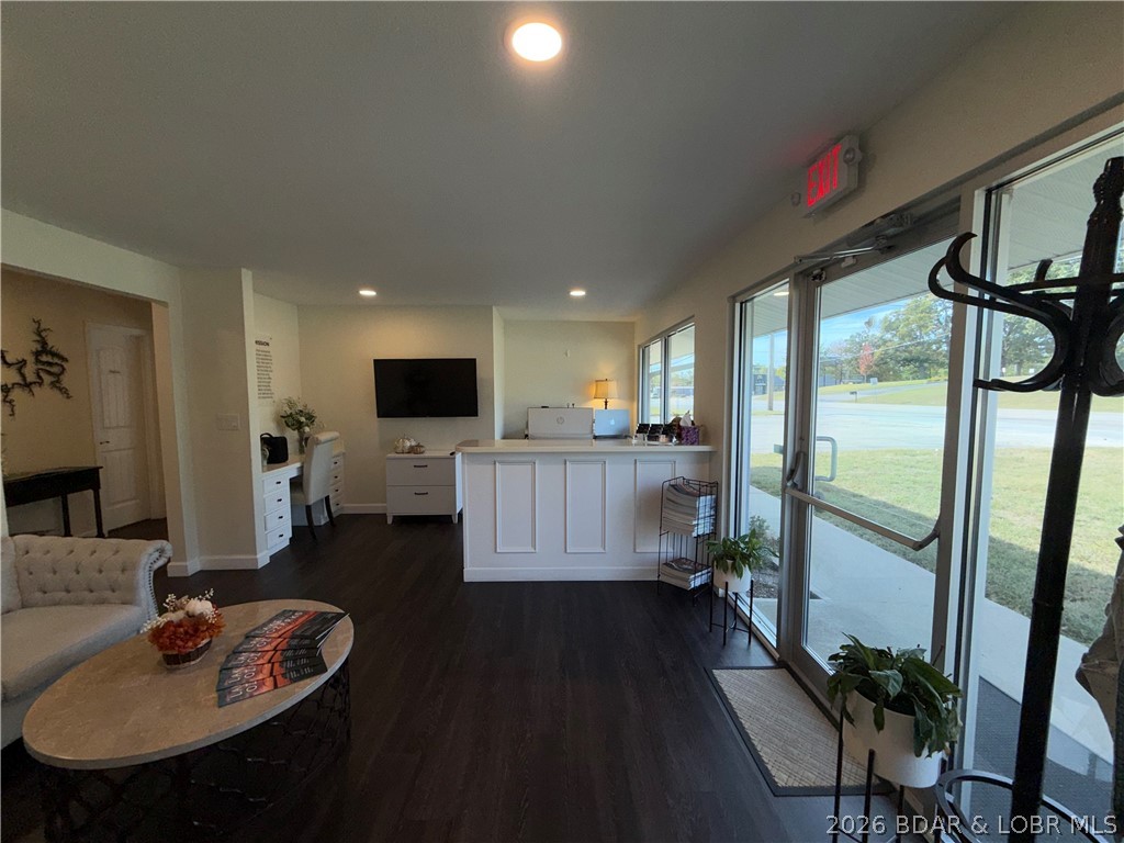 Living room — 1667 Bagnell Dam Boulevard Lake Ozark Missouri real estate