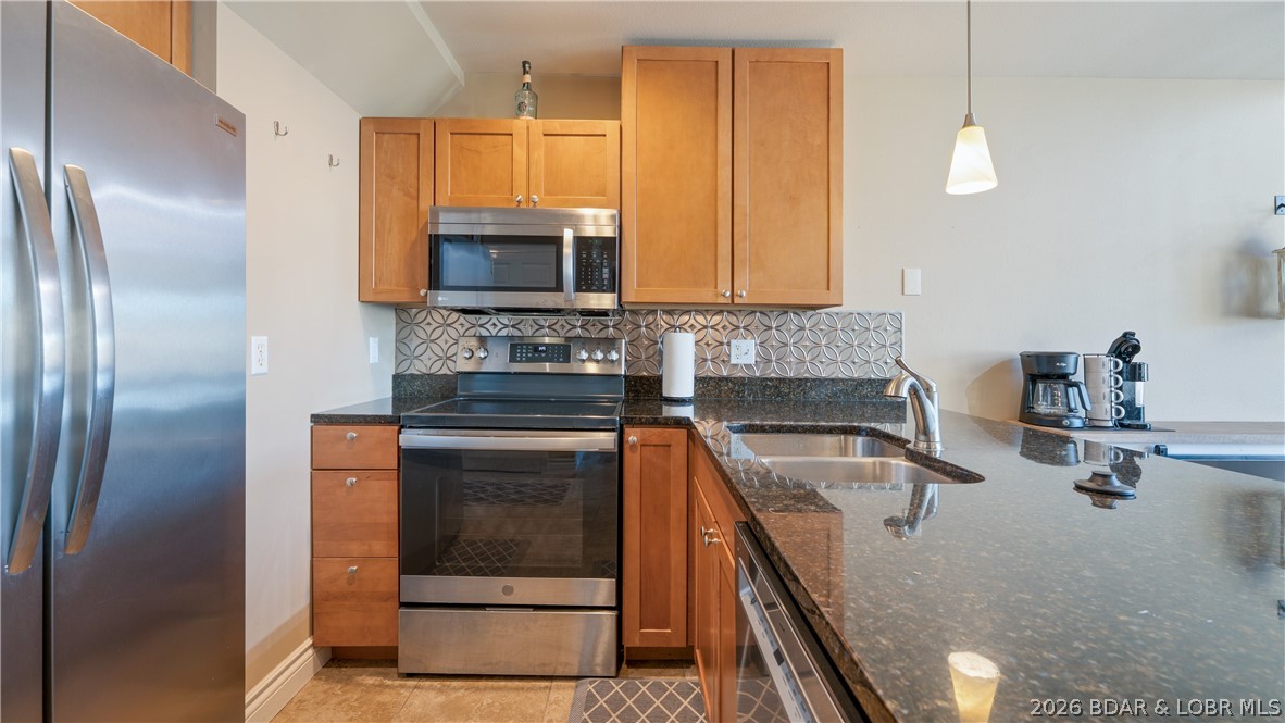Kitchen — 121 Cedar Glen Camdenton Missouri real estate