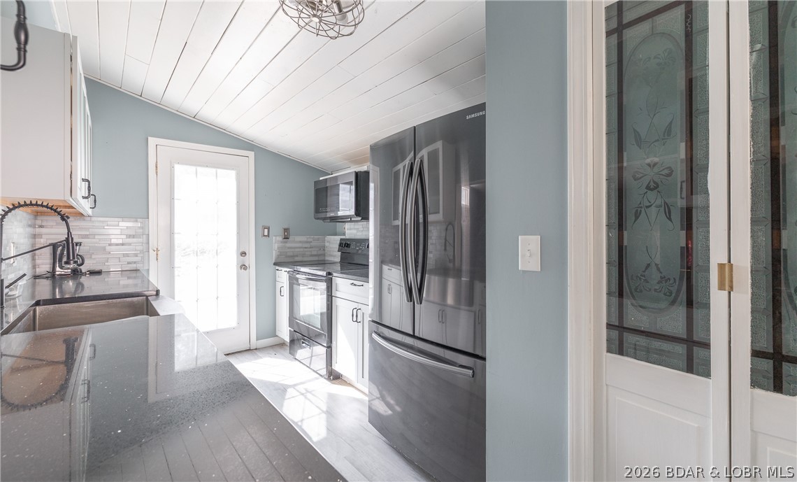 Bathroom — 44 H and A Lane Roach Missouri real estate