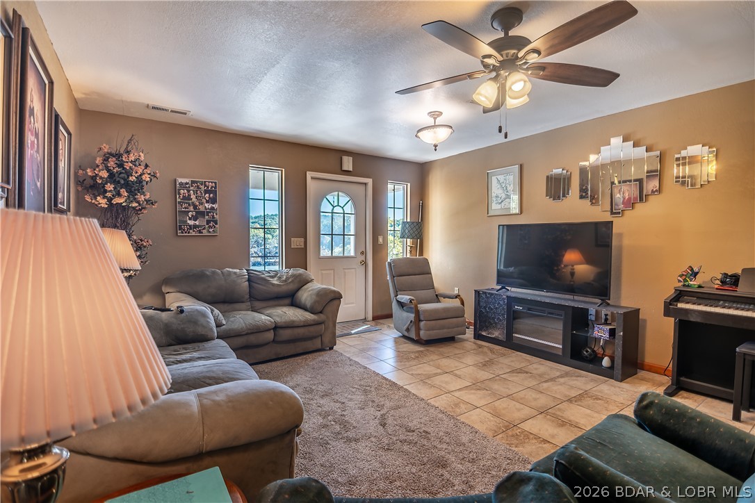 Living room — 1097 Susan Road Lake Ozark Missouri real estate
