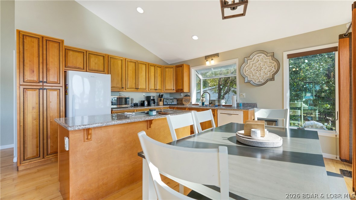 Garage — 308 Indian Park Lane Sunrise Beach Missouri real estate