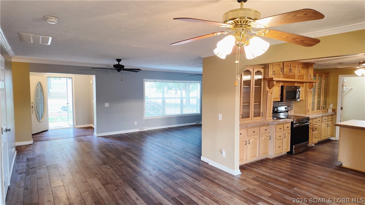 Primary bedroom — 610 Mill Street Eldon Missouri real estate