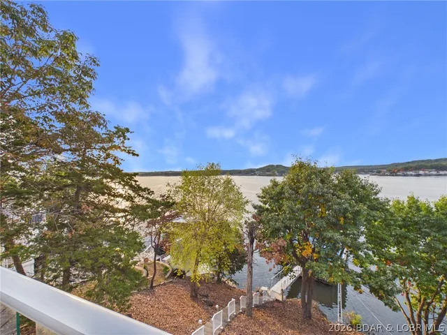 576 Palisades Drive, Four Seasons, MO