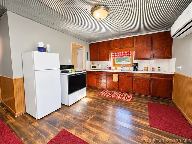 Living room — 106 W. Byrd Street Tipton Missouri real estate