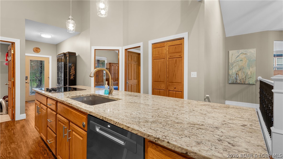 Garage — 204 Weiskopf Way Camdenton Missouri real estate