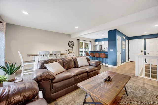 252 Walkers Cay Drive, Osage Beach, MO
