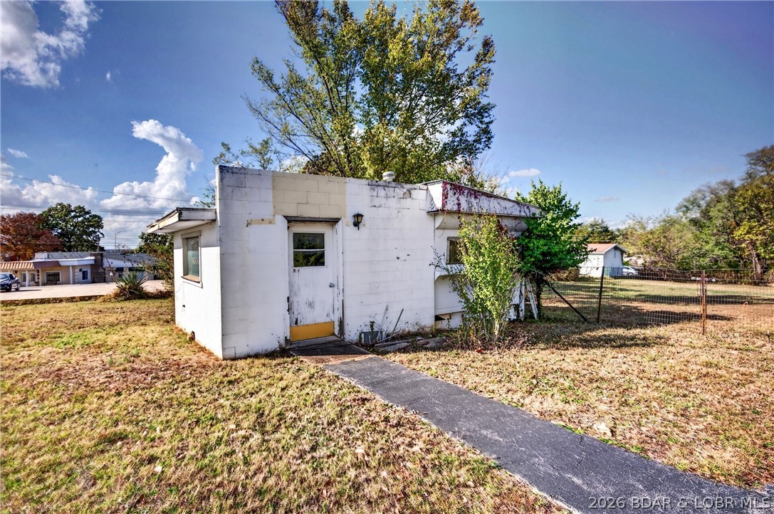 Primary bedroom — 332 Business Route 5 Camdenton Missouri real estate